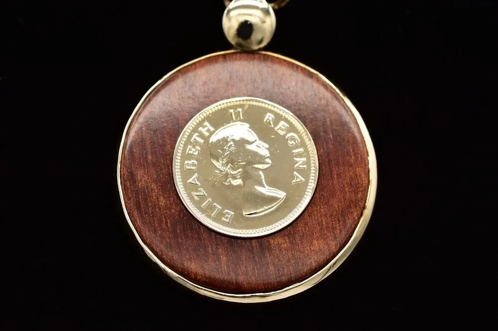 Vintage Elizabeth II Gratia Regina Pendant Necklace Gold Tone Chain Wood BinBD